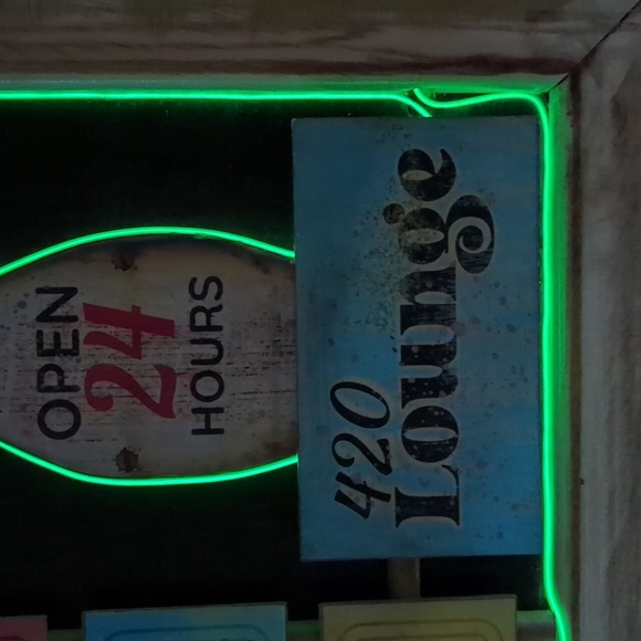 420 Smoke a Bowl 🎳🚬🔥. 3 setting Light-up Picture Framed. - Picture 8 of 8